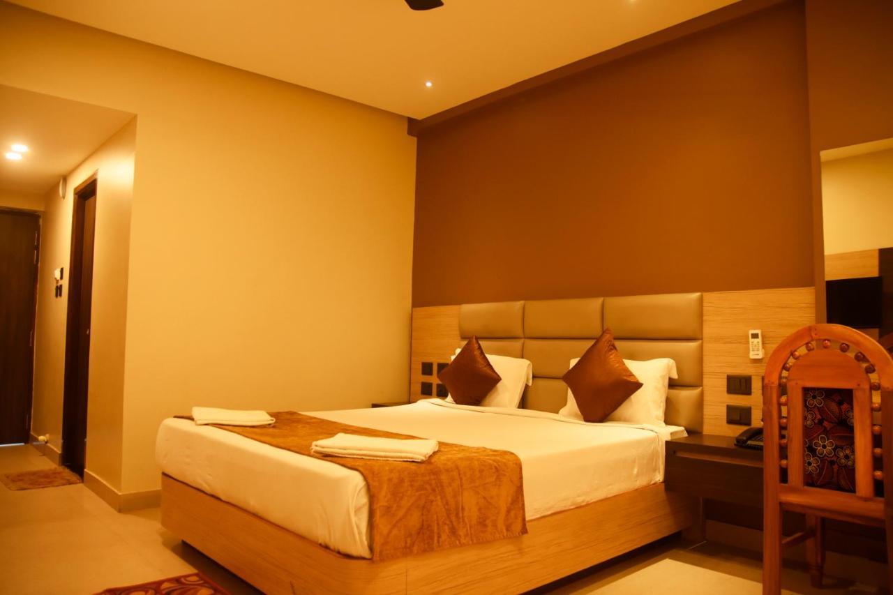 Hotel Om International Gokarna  Buitenkant foto